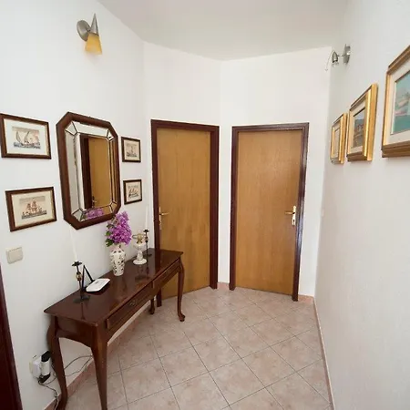 Apartament House *