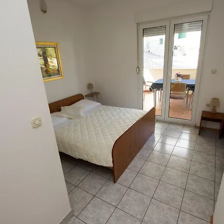 Apartament House *