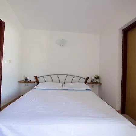 Apartament House *