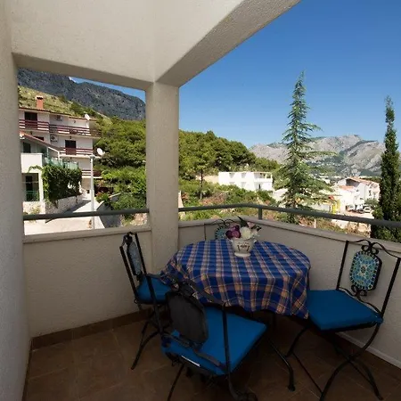 Apartament House *