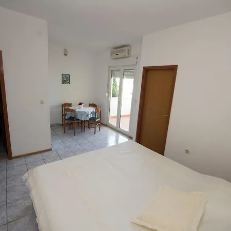 Apartament House *