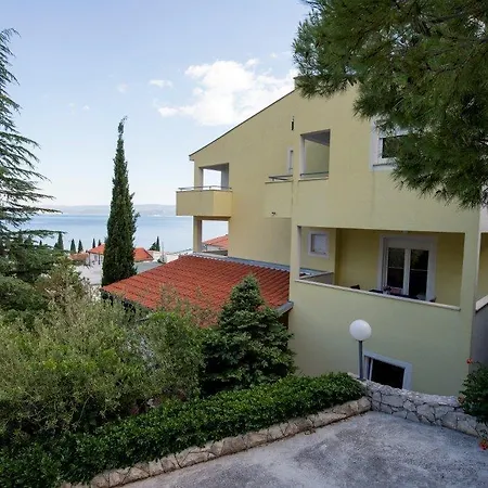 Apartament House *