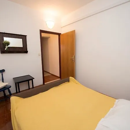 Apartament House *
